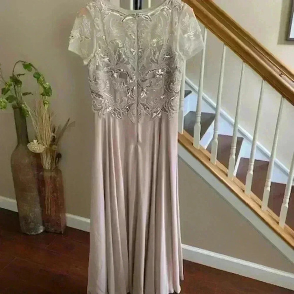 X SCAPE Jerri Beaded Short Sleeve Chiffon Maxi Gown Size 12 - Picture 6 of 10